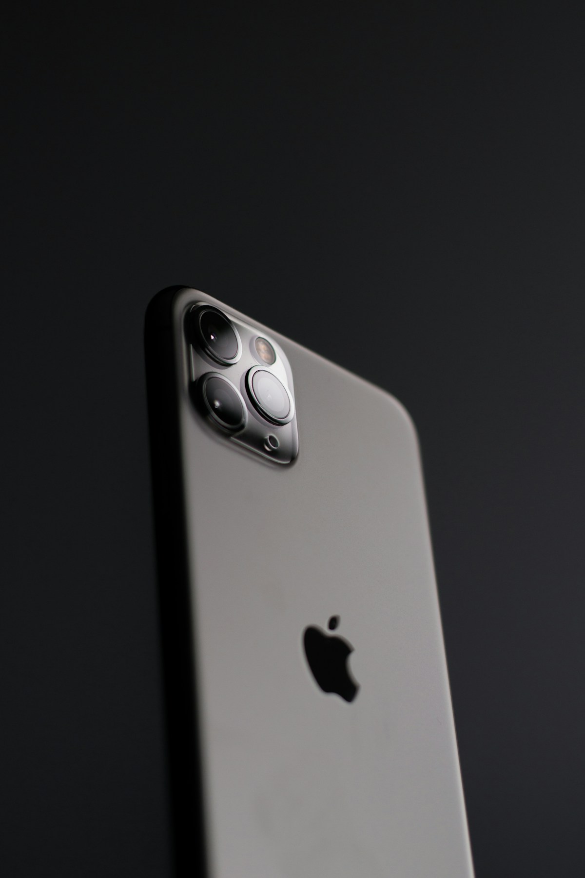 fotografia real, nítida e diretamente relacionada a **iPhone no Paraguai: preços, lojas e cuidados**. Preferir imagem própria ou licenciada.