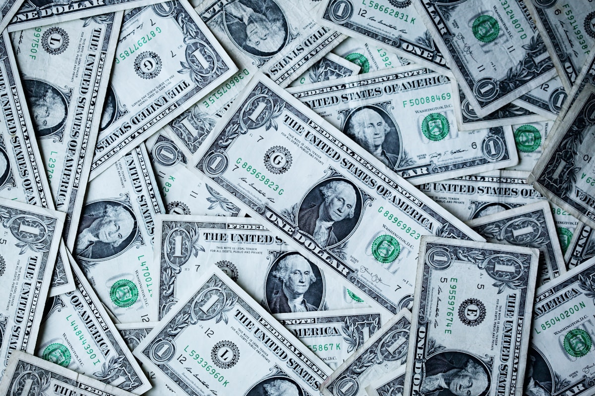 fotografia real, nítida e diretamente relacionada a **Quanto dinheiro levar para fazer compras no Paraguai**. Preferir imagem própria ou licenciada.
